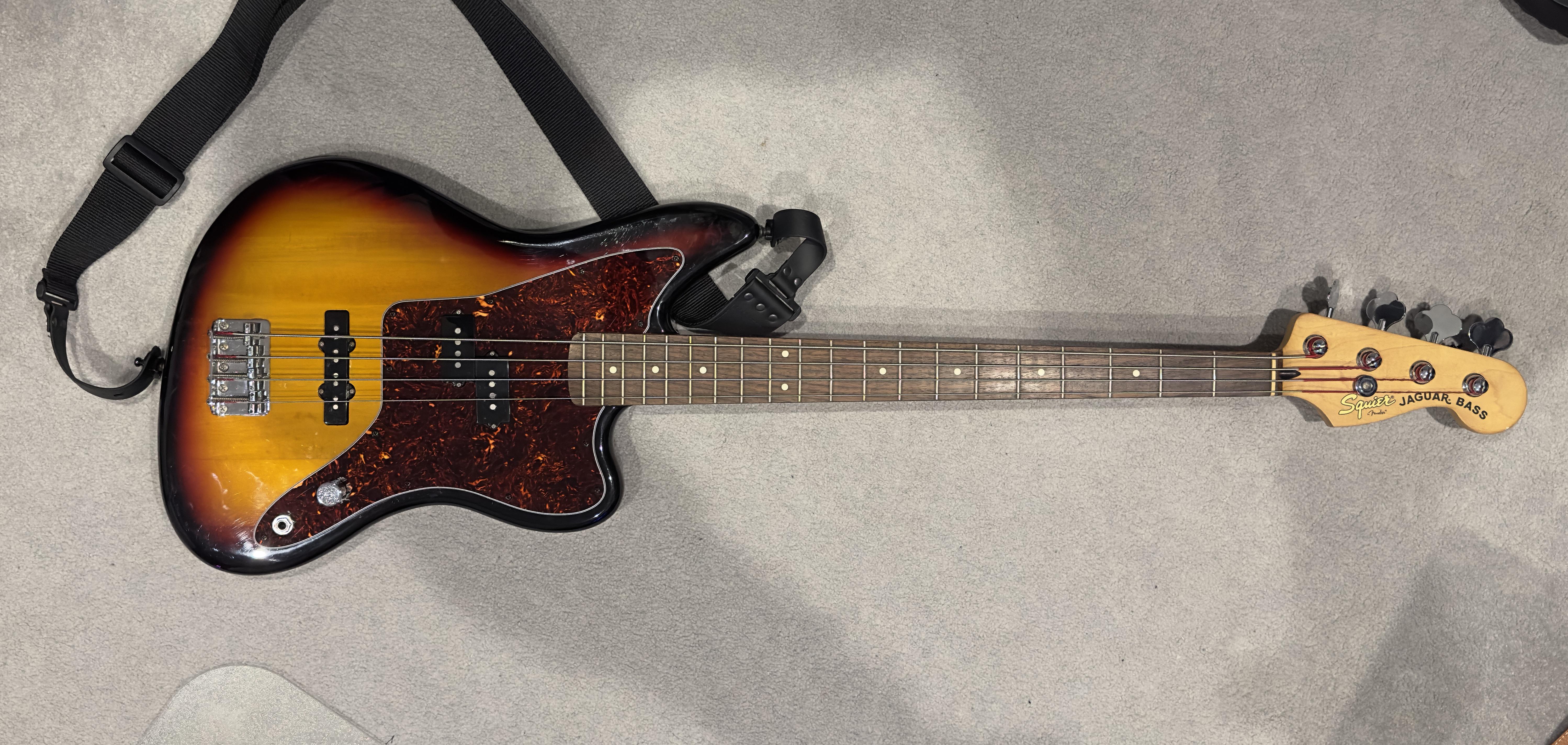 Squier Vintage Modified Jaguar Bass : r/MarkHoppusBassGuitars