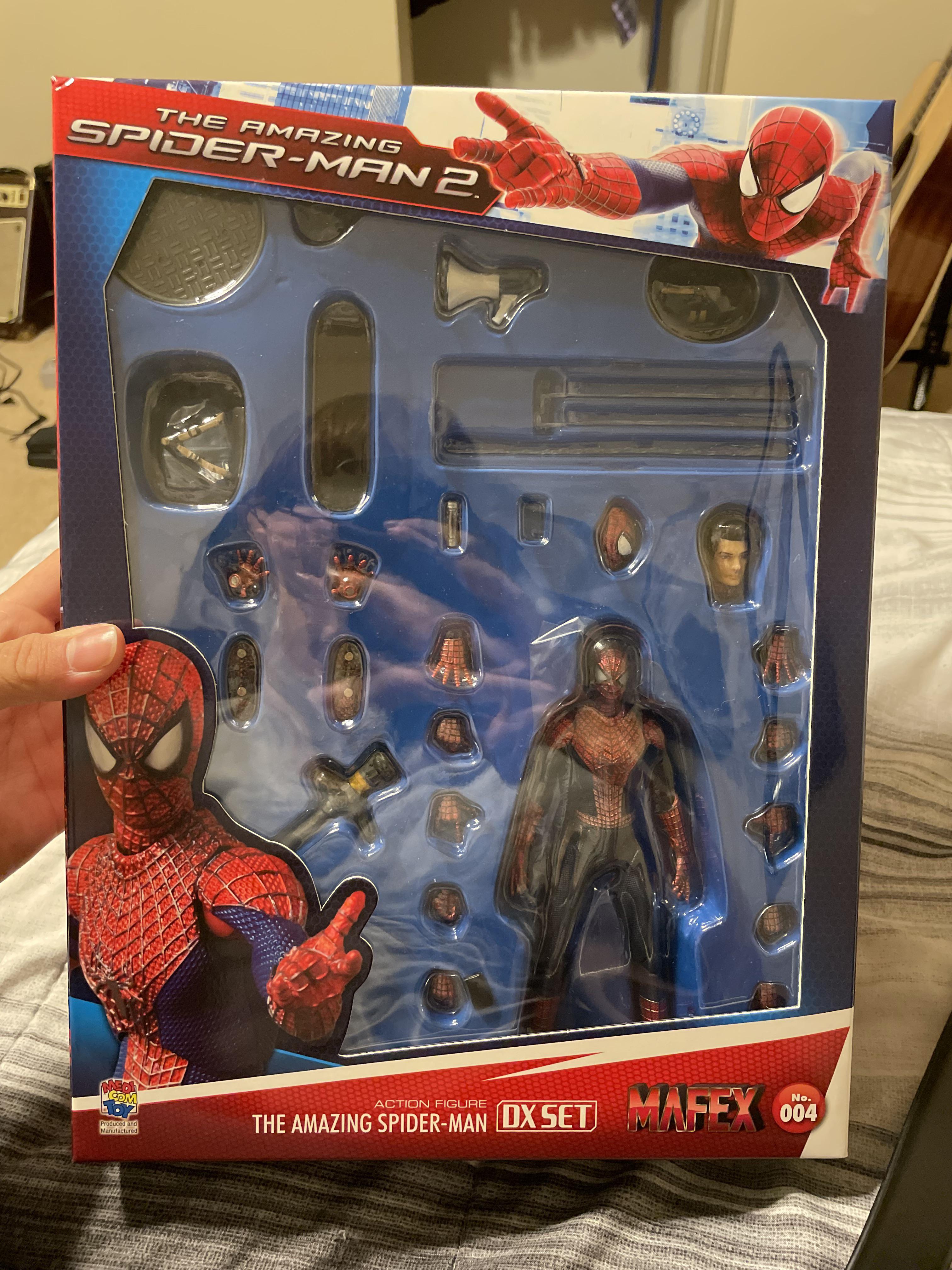 Recently bought the Mafex Amazing Spiderman 2 DX set. Here is a