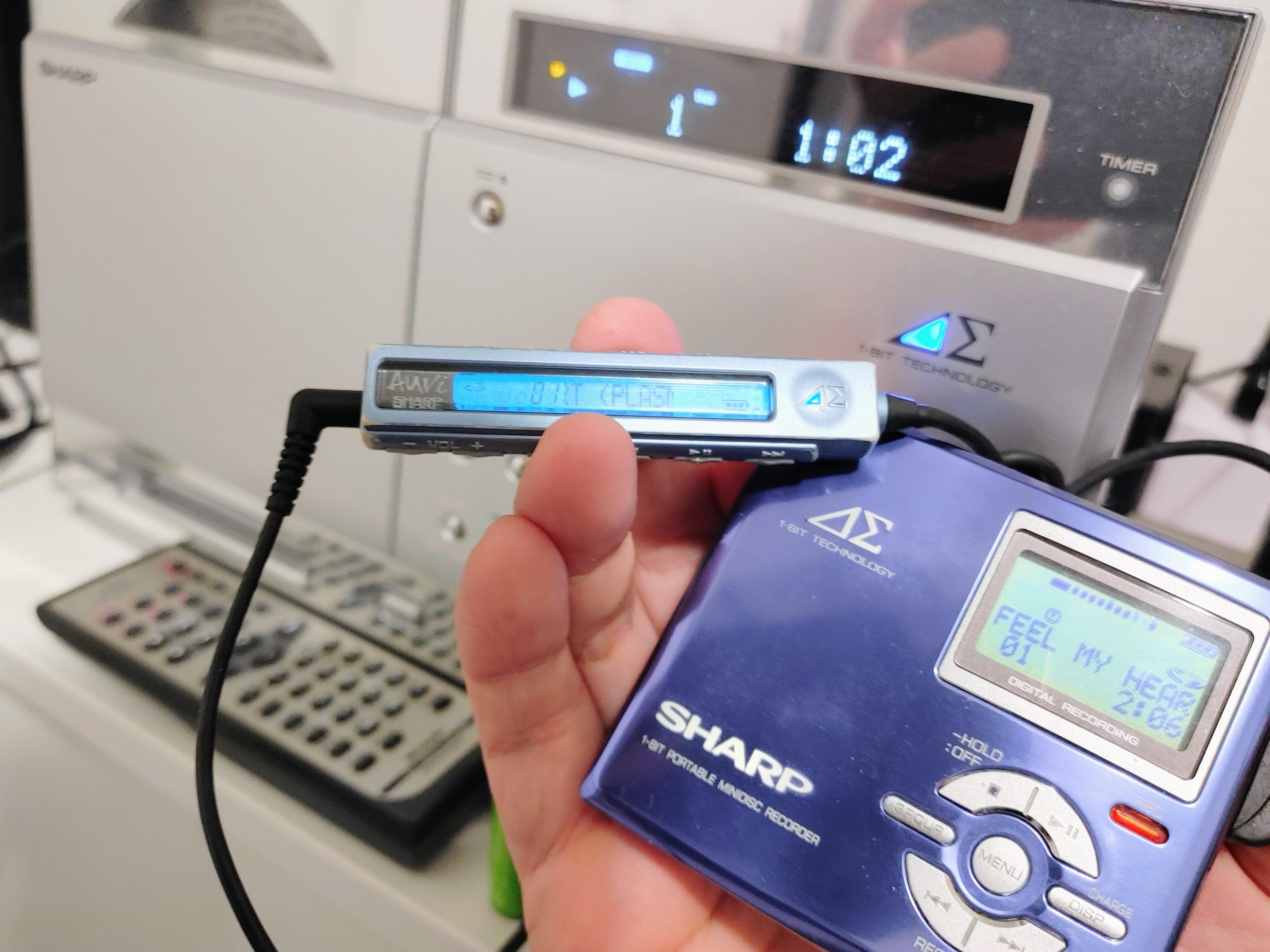 シャープMD-DR7 1-bit Auvi、近づいてきた… : r/minidisc