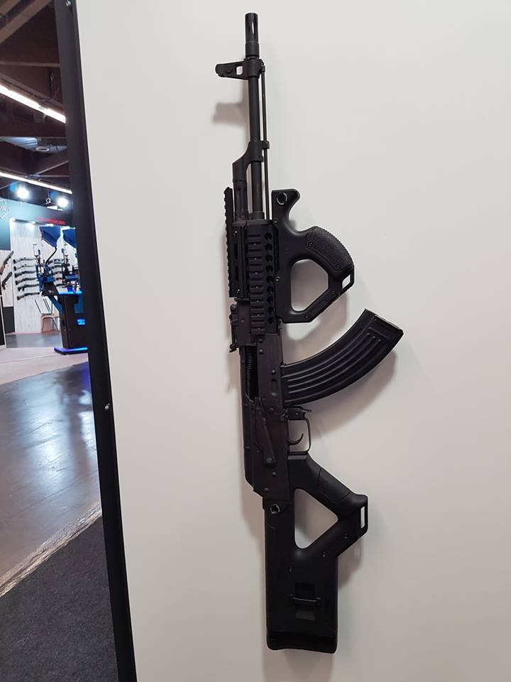 実物 HERA ARMS AK用 CQRストック