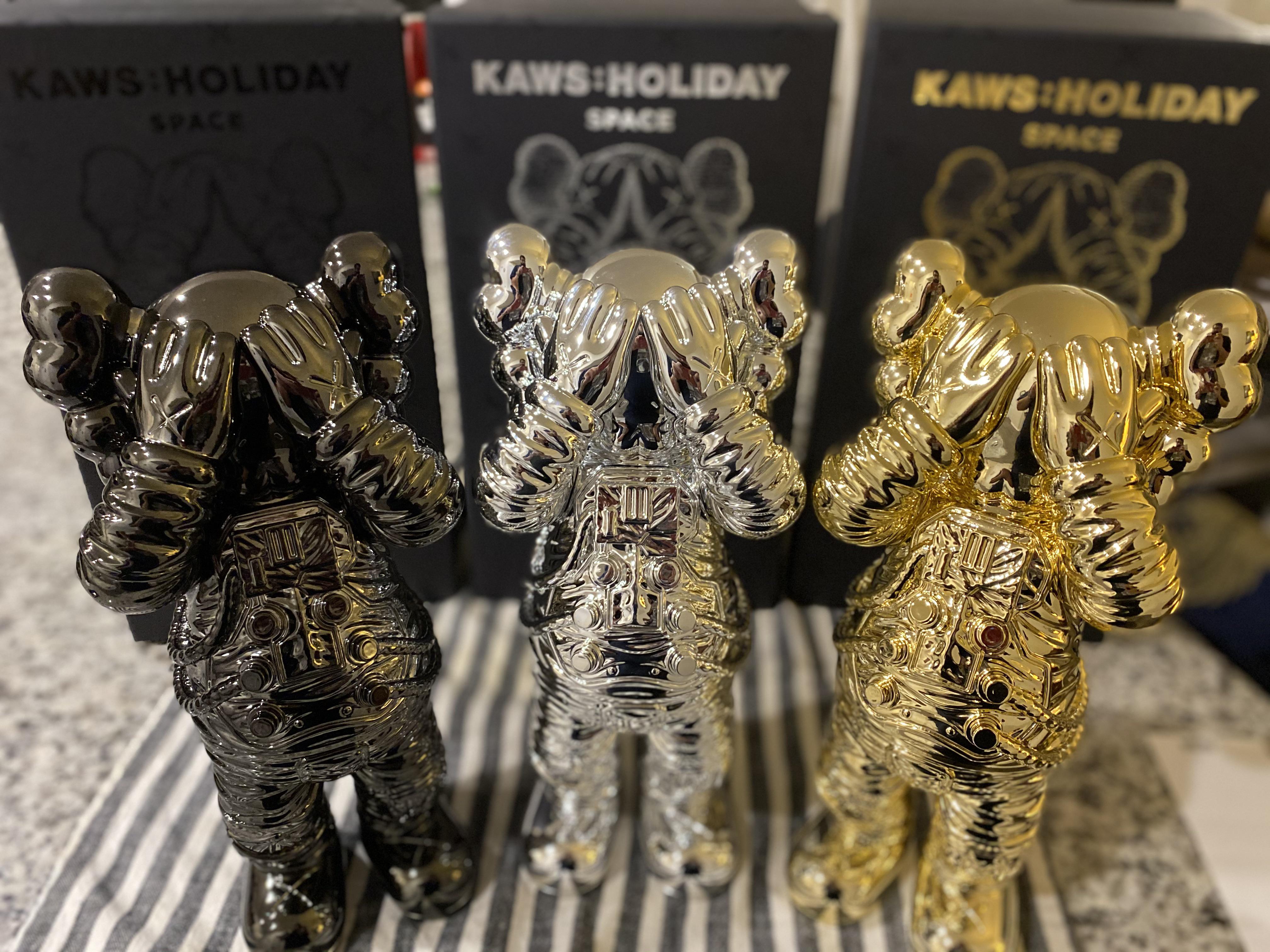 KAWS カウズ フィギュア Holiday Space 3点セット KAWS カウズ