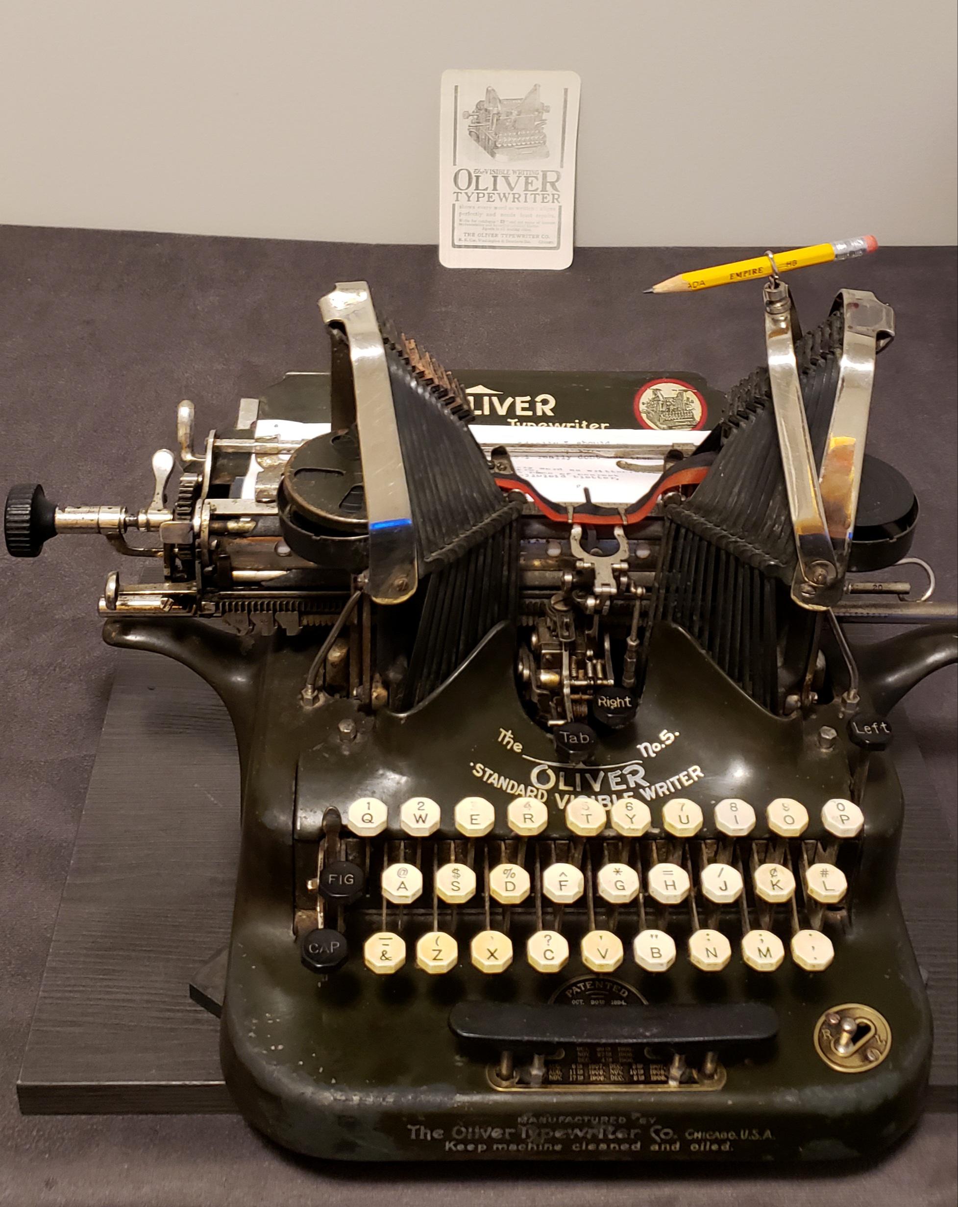 アンティークのレトロなOLIVERタイプライター 【公式通販】
