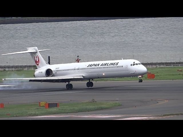 JAL New livery McDonnell Douglas MD-90 JA8070 【HND/RJTT】 - YouTube