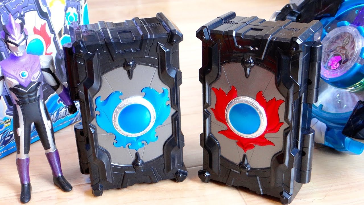 Transform into Rosso Wind & Bull Wind! DX R/B Crystal Holder