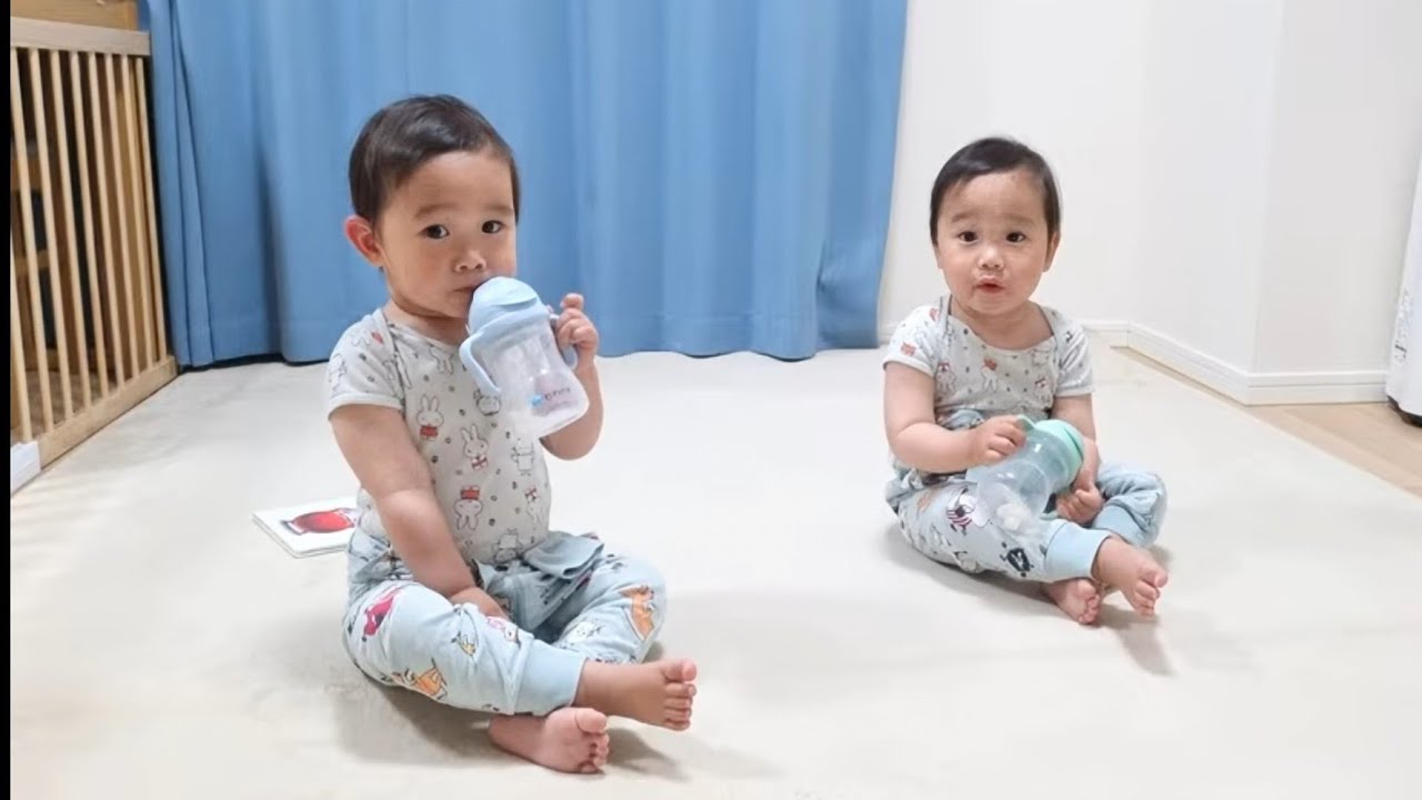 Something different about these twins - YouTube