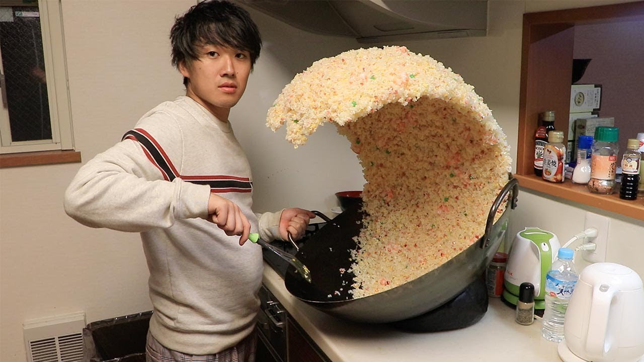 Prank Cooking his partner a huge fried rice like a chef!! - YouTube