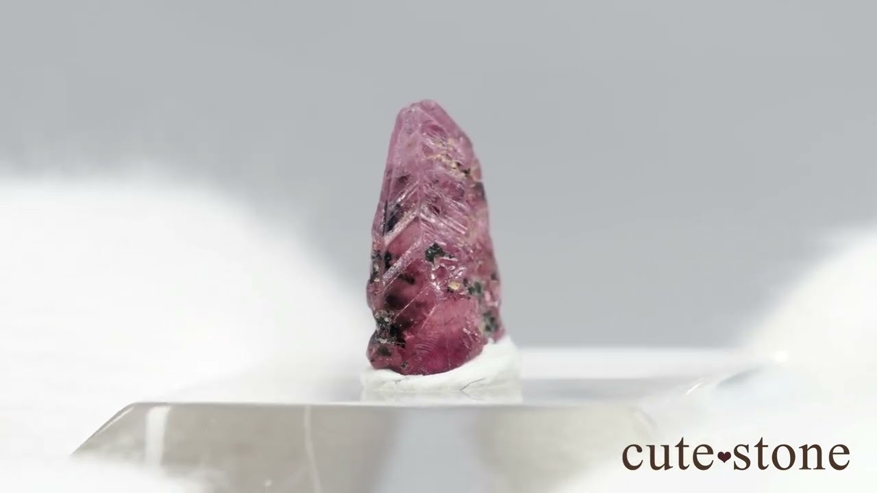 ピンクサファイア ☆ ベトナム産 鉱物標本 原石 宝石 鉱石 ルビー