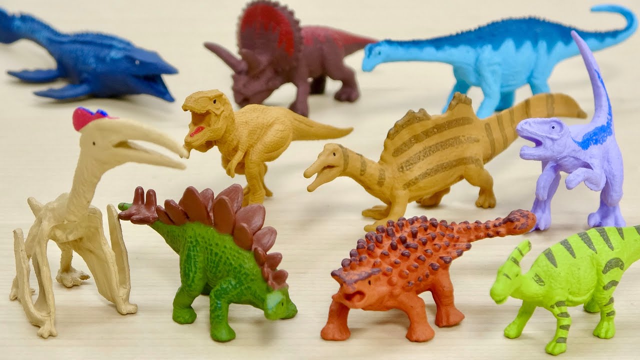 ミニ恐竜フィギュアがいっぱい入ってる♪ 読んで遊んで詳しくなる 恐竜