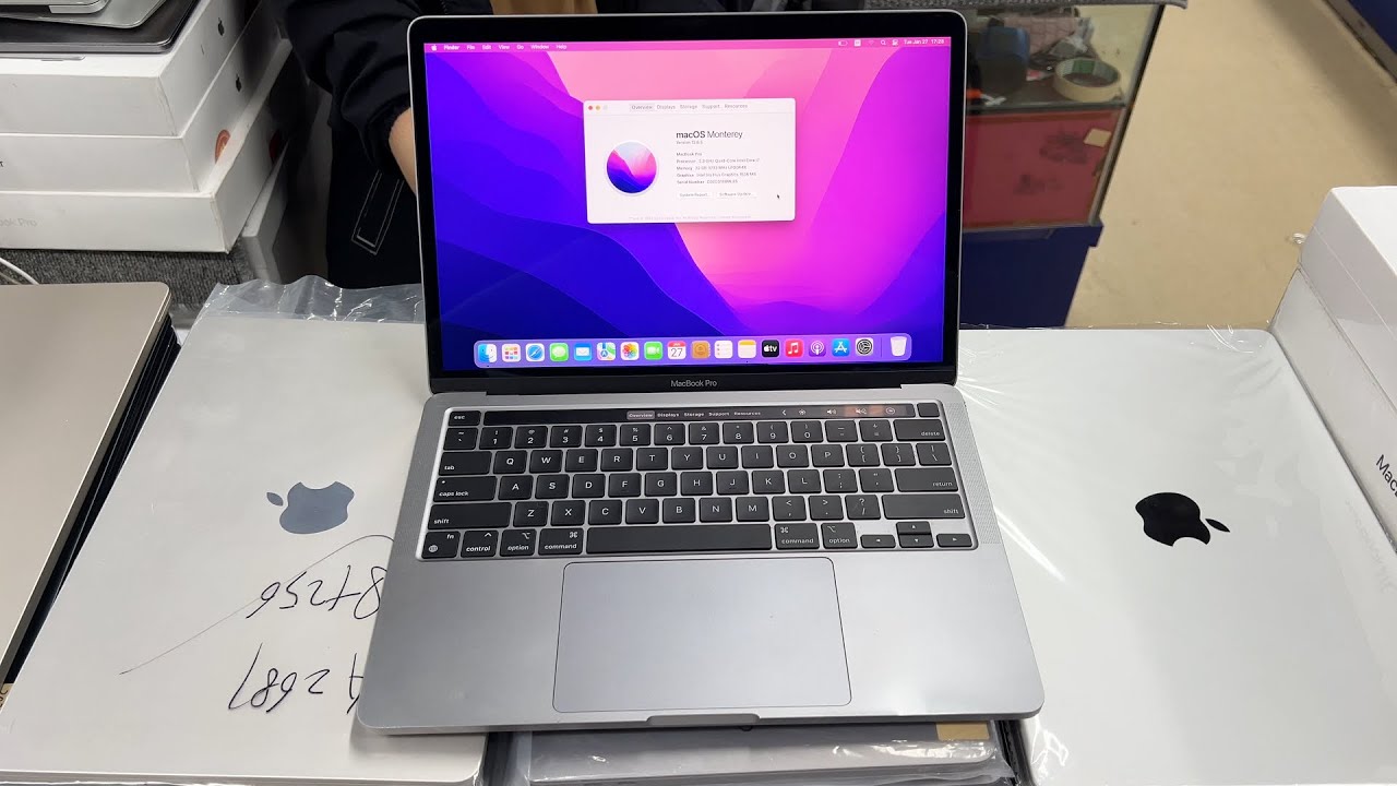 高速、高性能、Macbook Pro 2020、Core i7、32GB、2TB Amazon.com