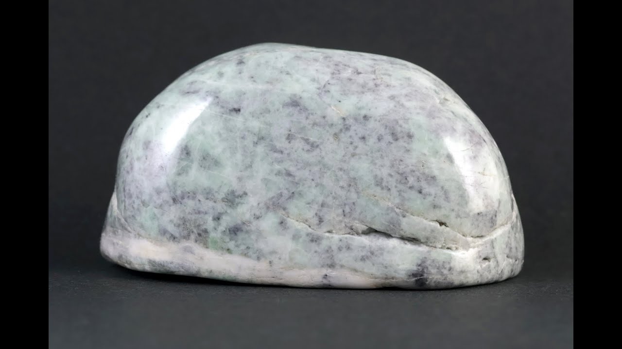 ☆翡翠原石☆糸魚川硬玉【姫川・転石磨き石1.1kg】 糸魚川産 翡翠 原石