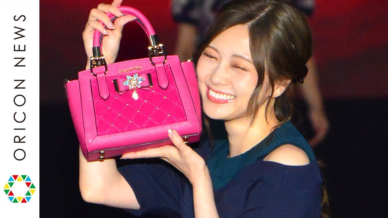 乃木坂46白石麻衣、チャーミングな笑顔で素肌チラリ見せ 「Samantha