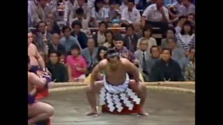 横綱土俵入（大鵬・千代の富士・貴乃花・白鵬） - YouTube