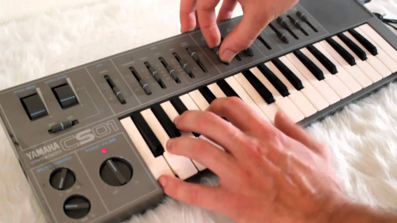 DEMO YAMAHA CS01 SYNTHESIZER - YouTube