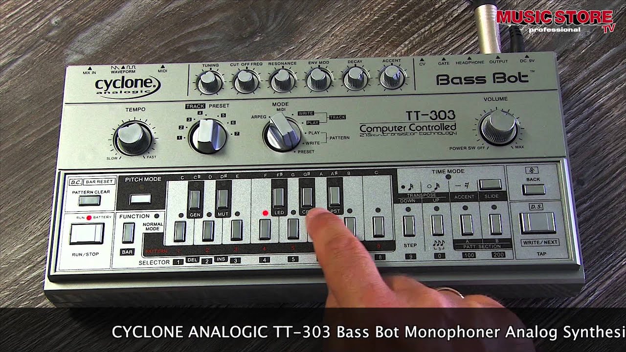 CYCLONE ANALOGIC TT-303 Bass Bot Monophoner Analog Synthesizer