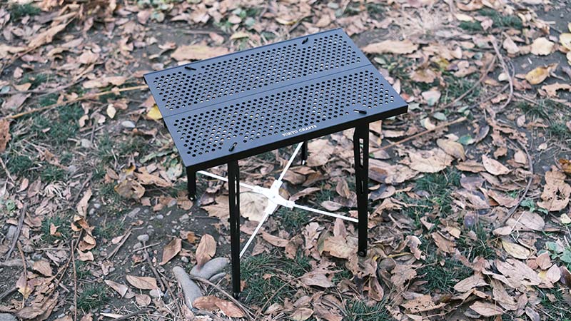 TOKYO CRAFTSの軽量コンパクトで高さがある新発想「コサイドテーブル