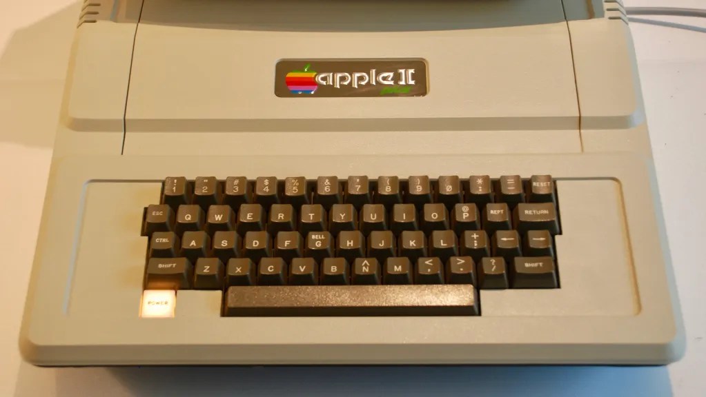 Apple II Plus コンピュータ MODEL NO. A2S1016 Apple II Plus