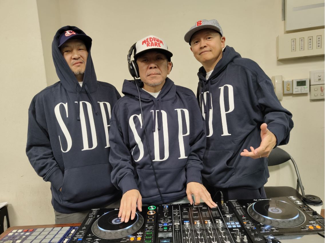 ギャップ」× スチャダラパーのコラボアイテムが会場限定で販売 - TOKION