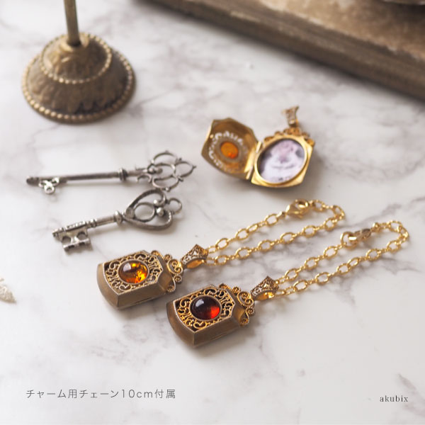 楽天市場】【バルト海の琥珀】アンティークデザインロケットチャーム