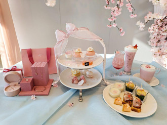 横浜開港150周年記念「赤いくつリカちゃん」が限定発売に - ヨコハマ