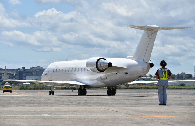 J-AIR ジェイエア CRJ-200 退役記念 搭乗証明書 ポストカード J-AIR のCA