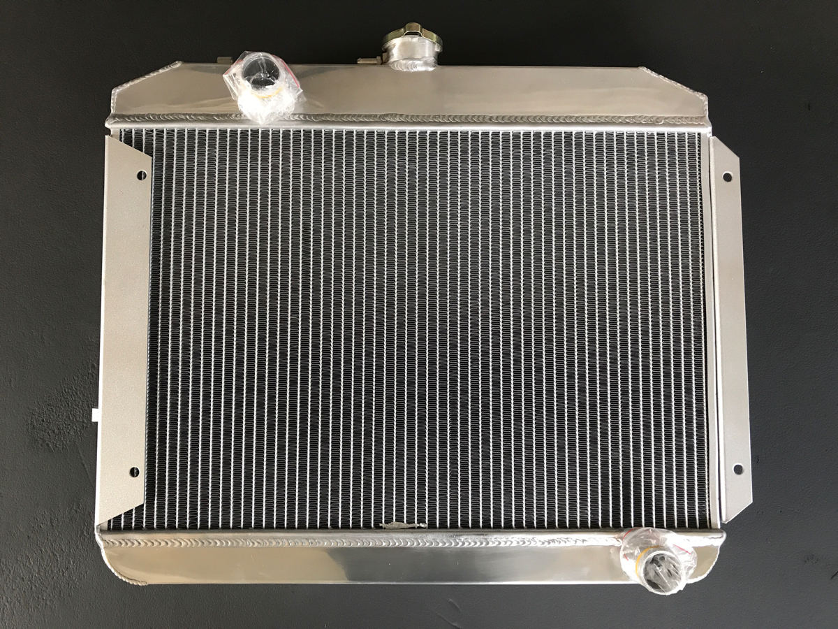 510ブルーバード 純正ラジエーター 510ブルーバード 純正ラジエーター