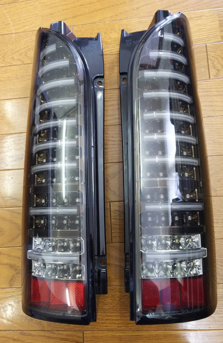 ハイエース200系 社外LEDテールランプ 左右SET（中古）