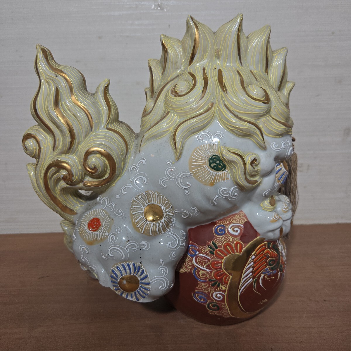 九谷玉取獅子図置物（大） 九谷玉取獅子図置物（大） 九谷焼 獅子 置物