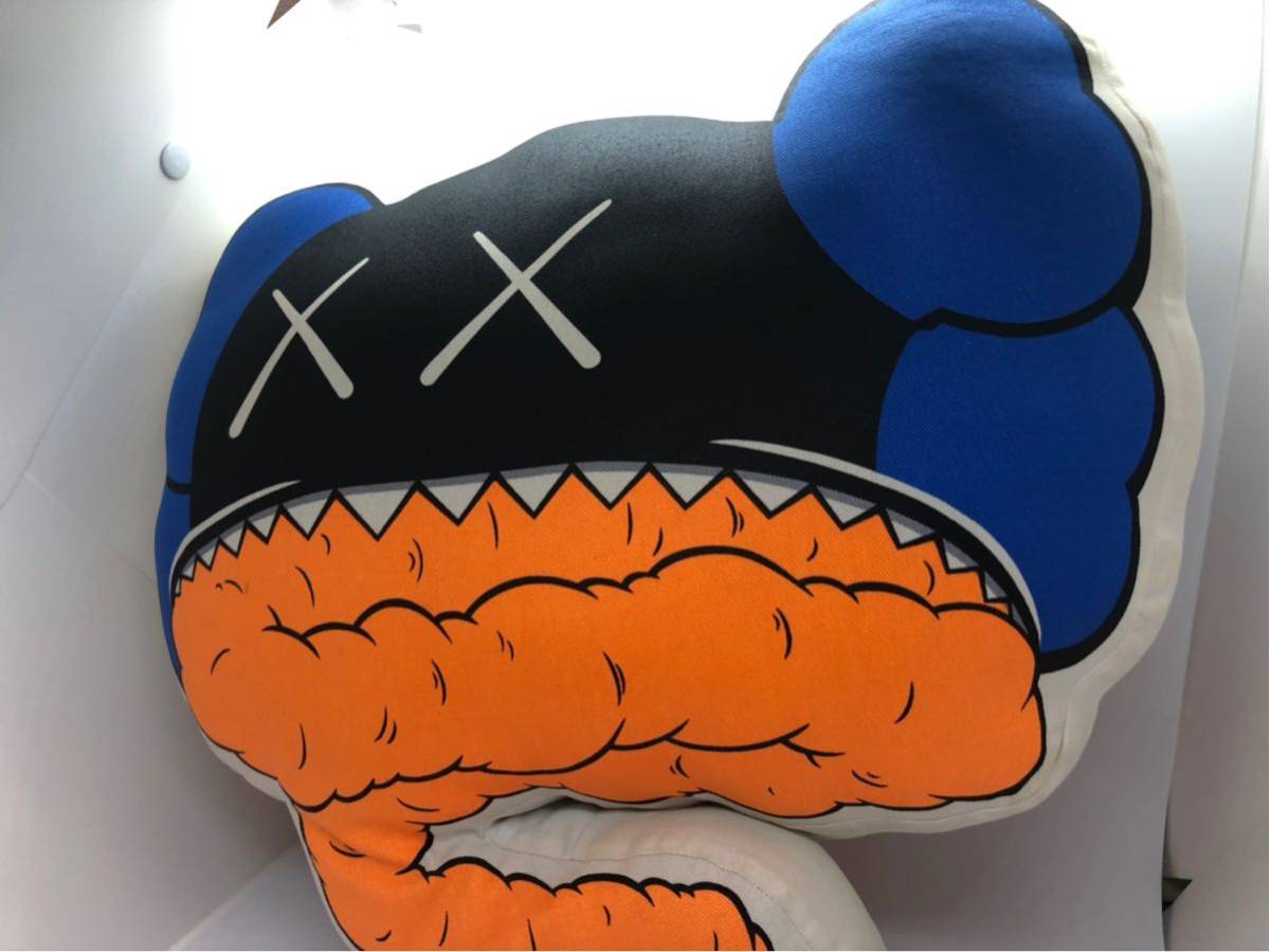 KAWS OriginalFake カウズ オリジナルフェイク クッション 青 KAWS