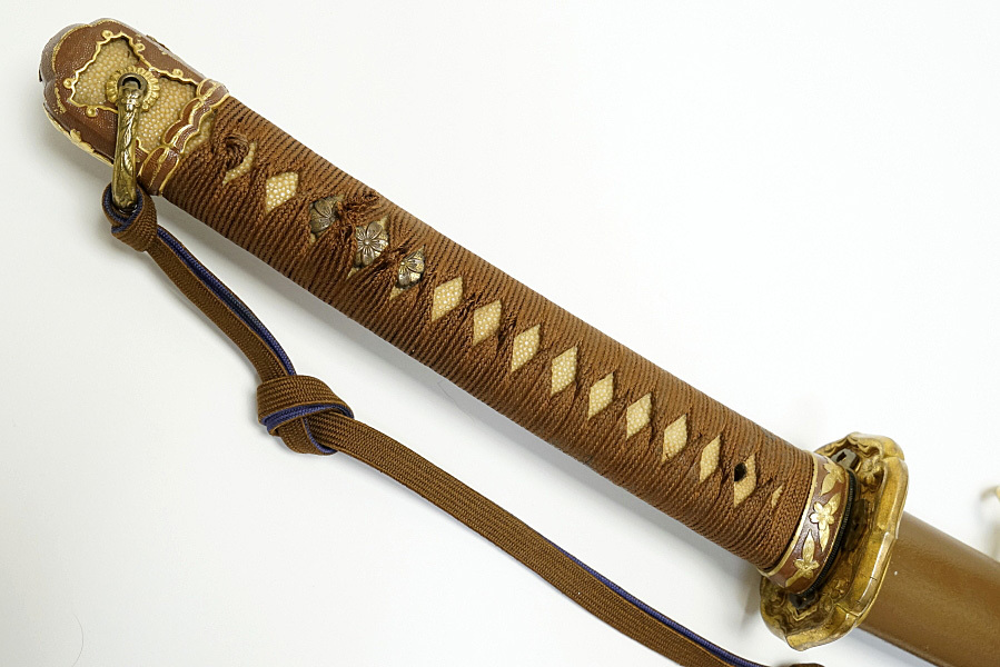 第二次大戦中実物 98式将校軍刀拵え(刀身なし) 8枚切羽 家紋入り 揃い