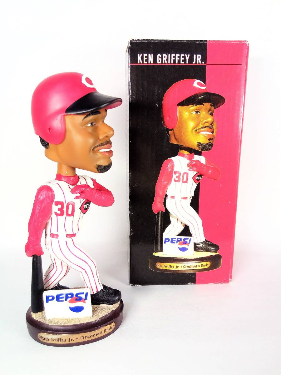 イチロー 2010年 球場配布 ボブルヘッドドール 2体〈チケット付き