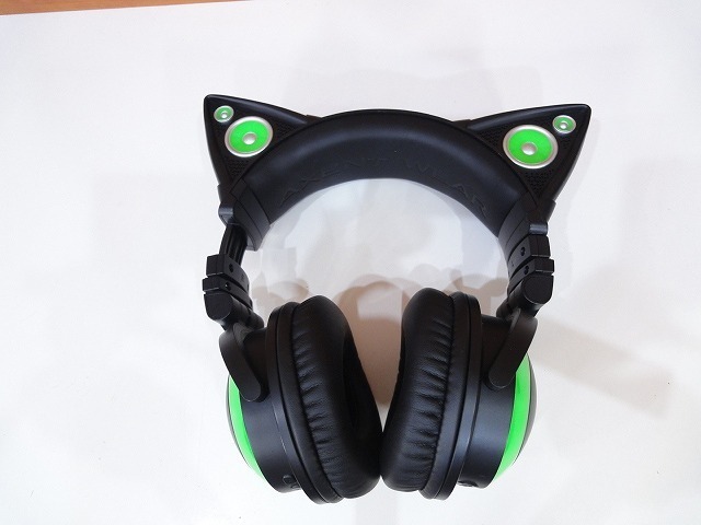 Brookstone ／ Wireless Cat Ear Headphones - 8色に光る！ネコ耳