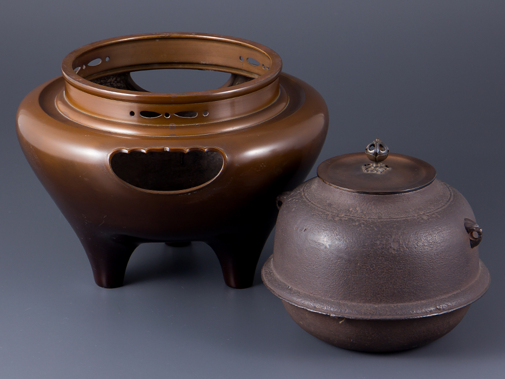 イ983 健水『唐銅風炉師 一ノ瀬宗也』『唐銅 コマツナギ彫 健水 共箱