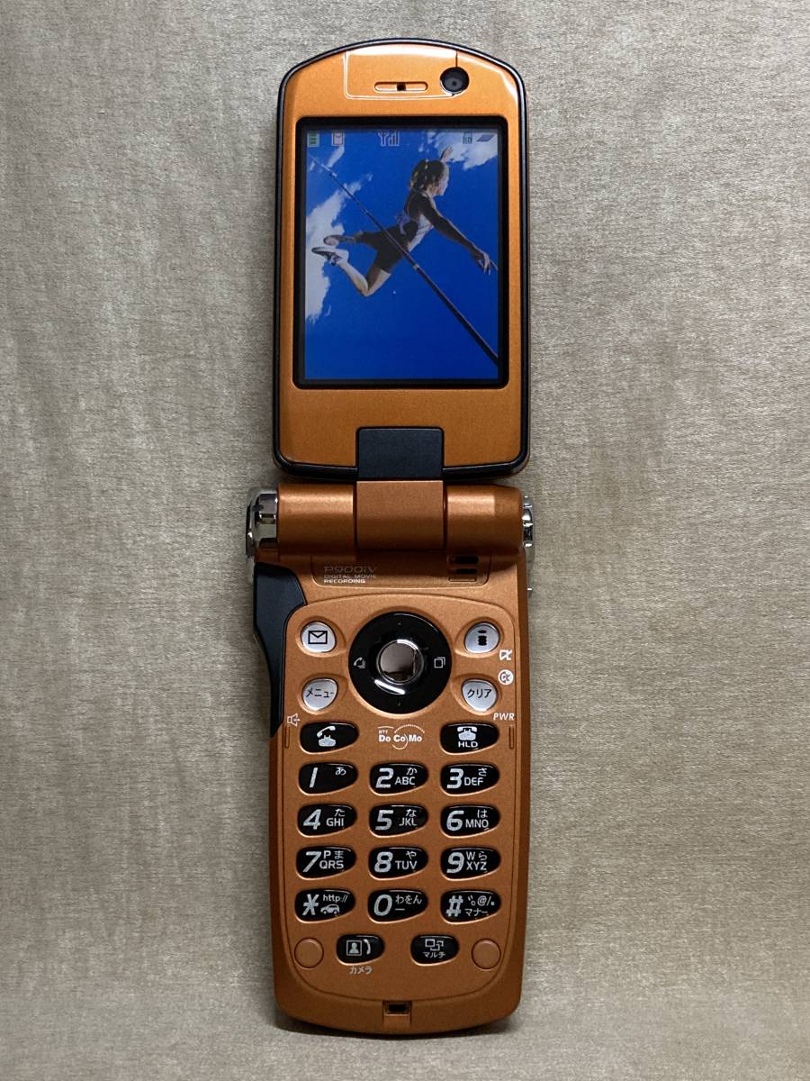 docomo ガラケー FOMA P900iV FF7 クラウド オレンジ