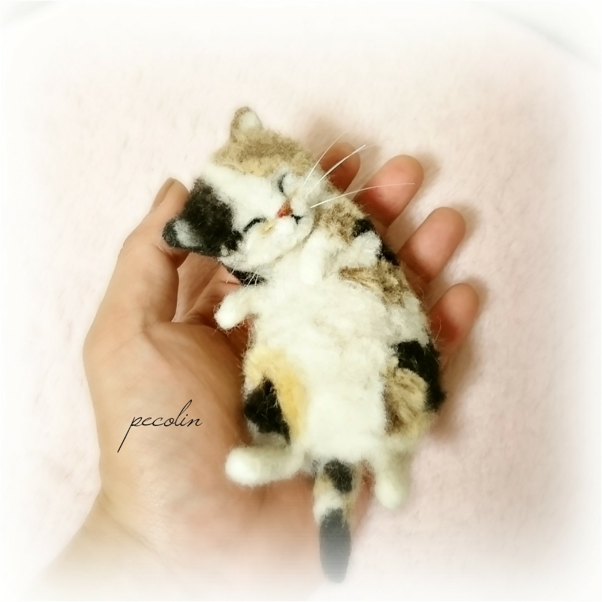 peco-lin 羊毛フェルト すやすや寝てる 三毛猫の赤ちゃん 子猫 猫