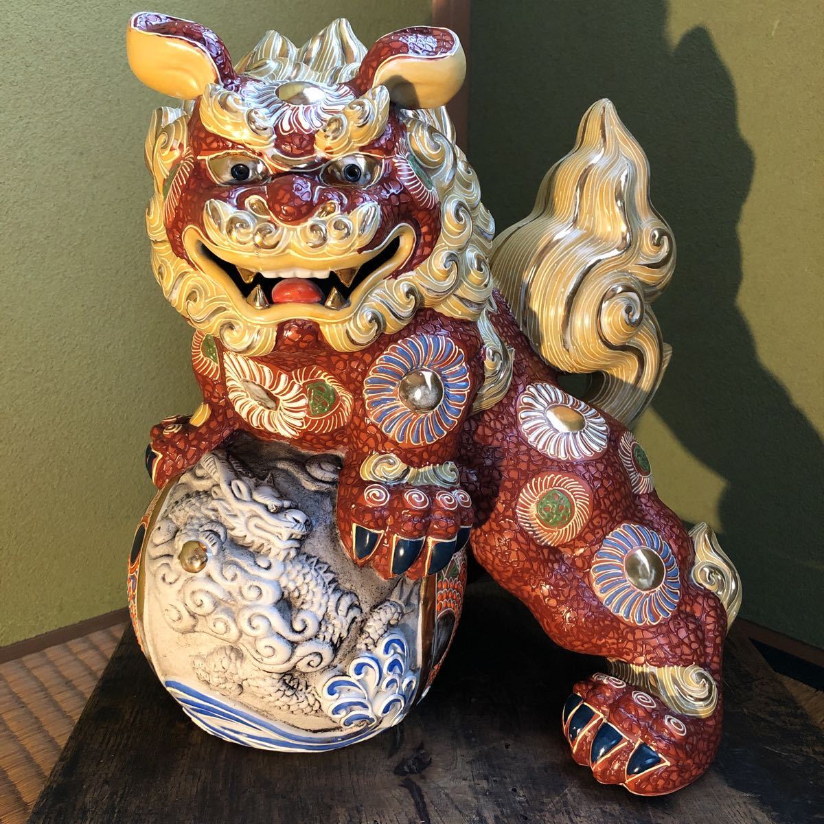 九谷焼 金彩 色絵 玉乗り獅子 魔除け 陶器 九谷焼 置物 狛犬 玉乗獅子