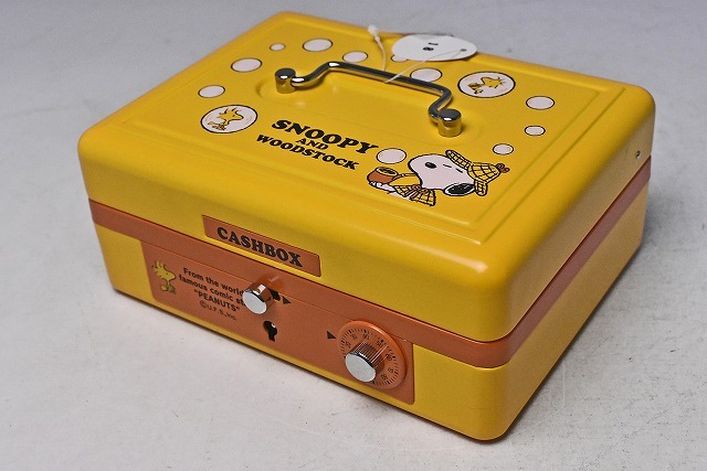 SNOOPYの手提げ金庫。CASH BOX。【予備鍵付き新品未使用品】。