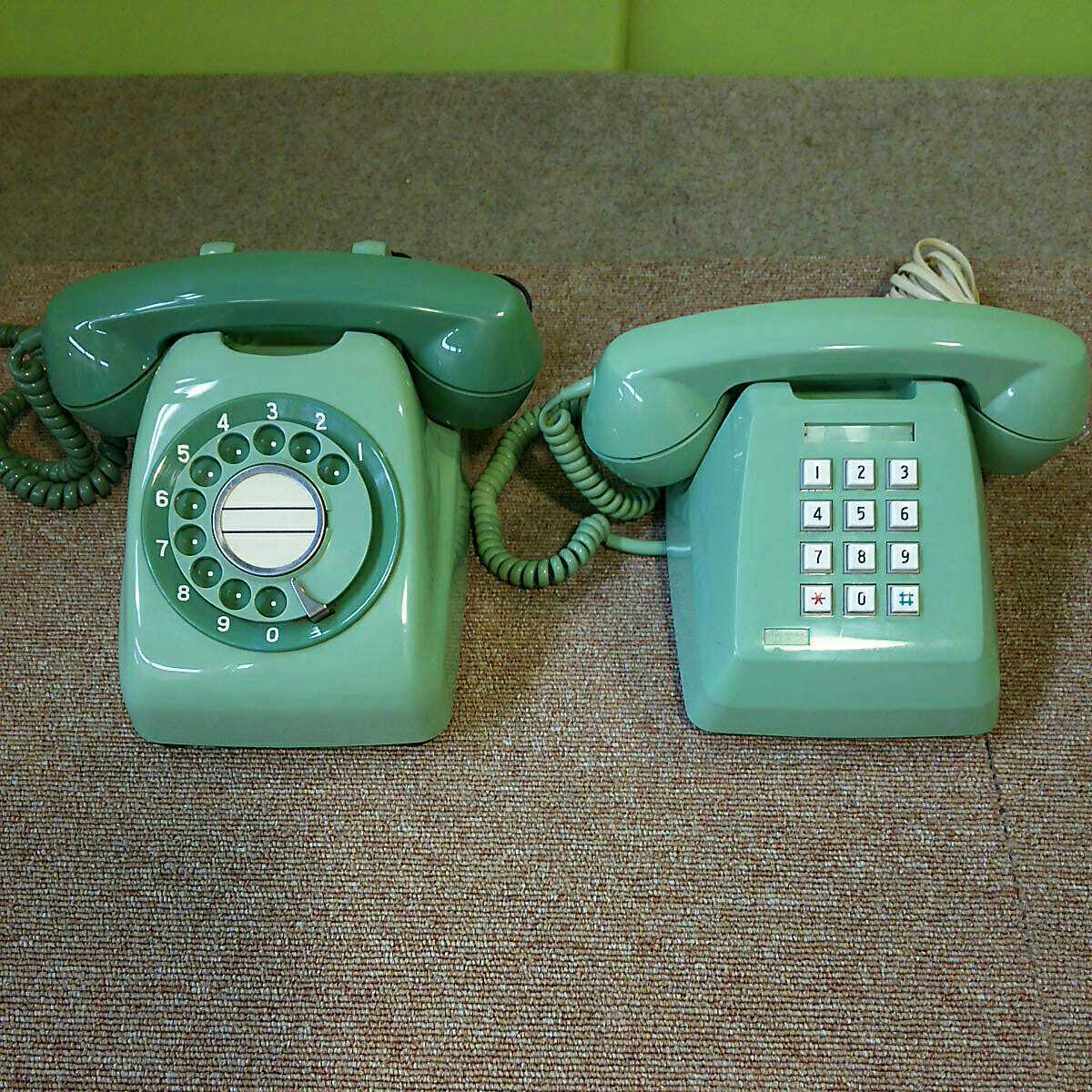 アンティーク電話機2台