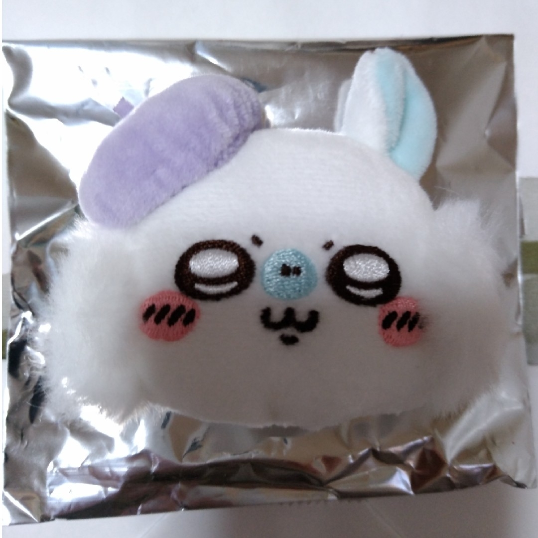 ちいかわノベルティ ホログラム缶バッジ＆かおぬいぐるみバッジうさぎ