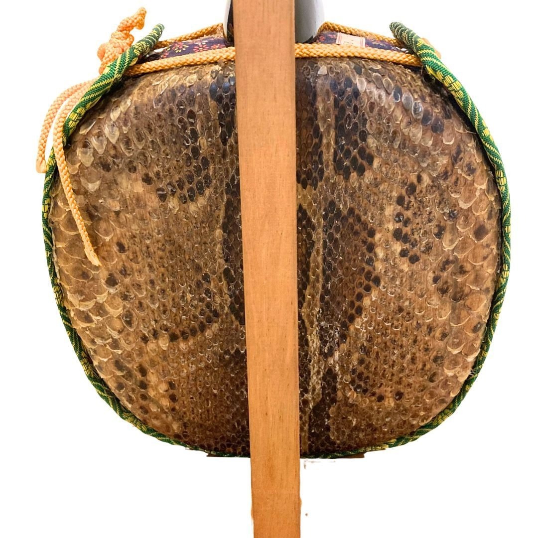 未使用 三線 沖縄 本革 沖縄伝統 本三味線 蛇皮 本皮 箱付きの通販はau