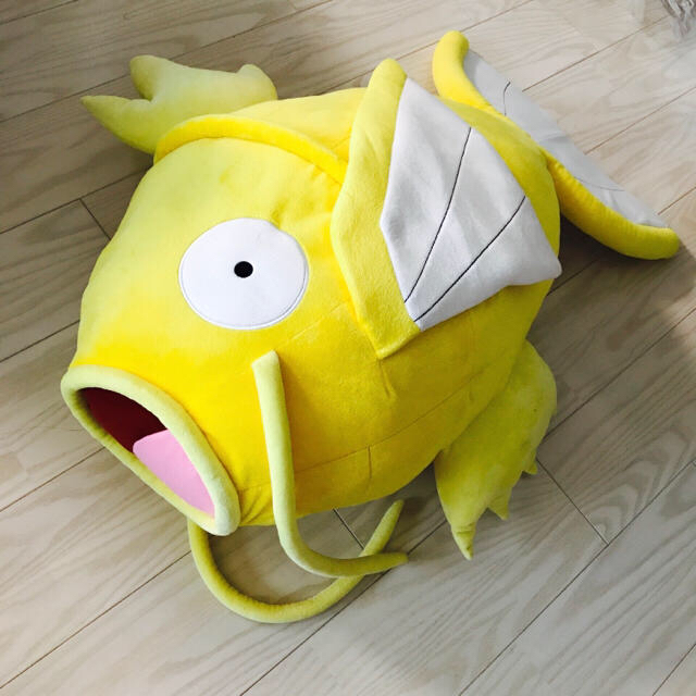 金のコイキング ビッグクッション ポケモンぬいぐるみ 金のコイキング