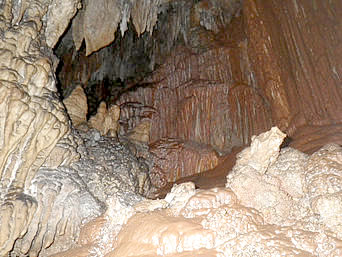 地底湖 鍾乳石の情報 - 沖縄離島ドットコム