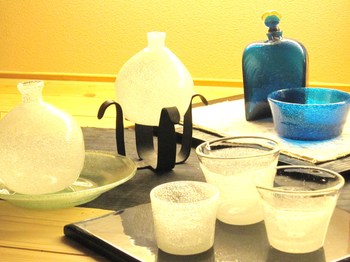 アトリエ宿根草．:横山秀樹・一人吹きガラス展⑨・・・白泡EGG瓶！