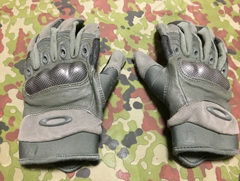 たちごけ分隊:OAKLEY ファクトリーパイロットグローブ