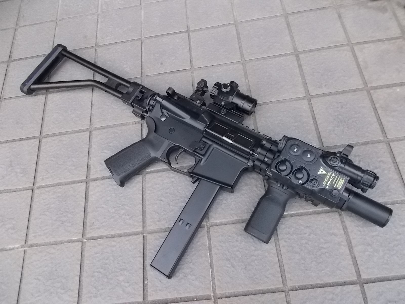 深き森の誘い サバゲー部屋:M4 パトリオット 9mmsmg サプレッサー内蔵