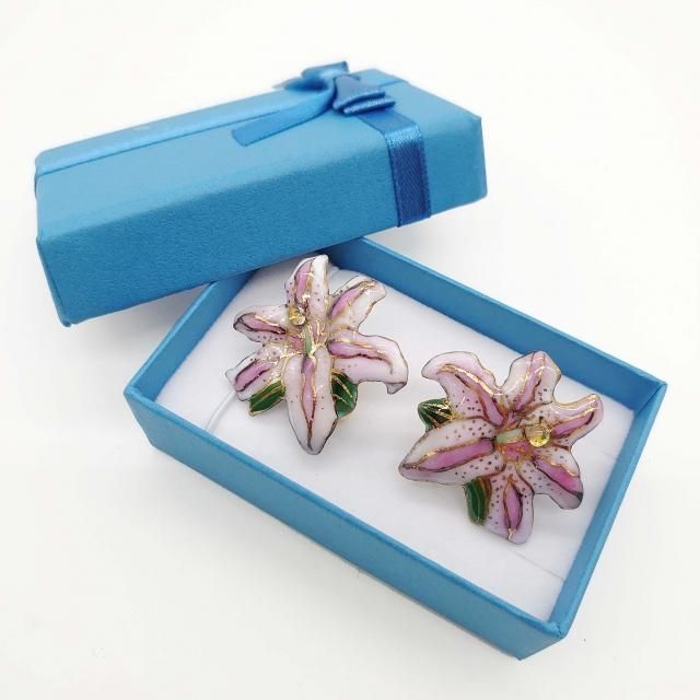 かわいい犬（PD-5）の七宝焼ピンブローチ（ピンバッジ） - 七宝焼の