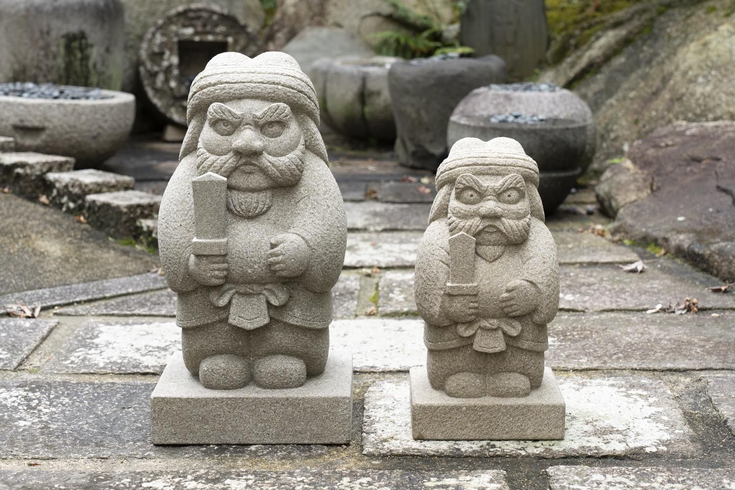 島根県産来待石製、石の鍾馗 | Kimachi Stone Shoki