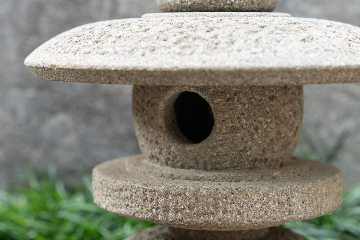 来待石製、ミニ雪見灯篭（7寸）| Mini Yukimi Lantern