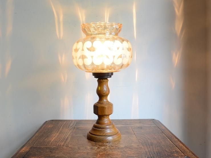 ヴィンテージ ガラスシェード付 木製テーブルランプ｜アンティーク照明