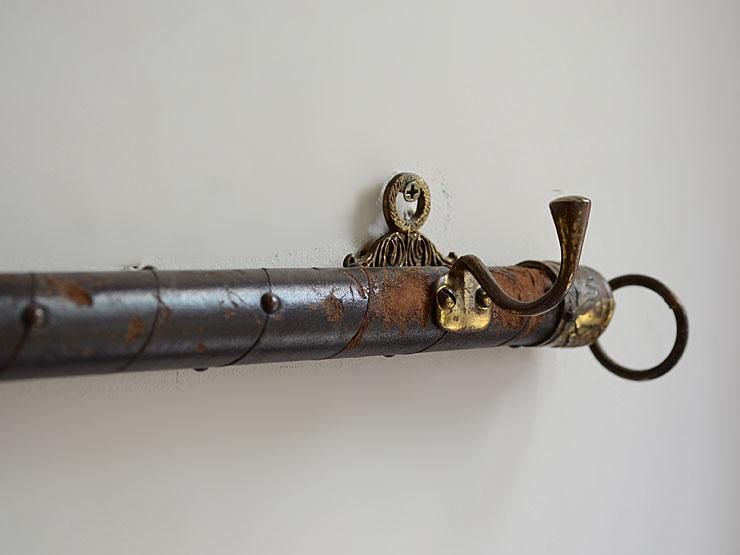真鍮×レザー 斧モチーフ壁掛けフック（W70cm）｜アンティーク雑貨