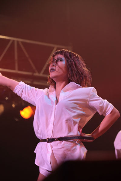 女王蜂、休止前ラスト・ライヴ〈白兵戦〉は儚くも美しい感動の一夜に